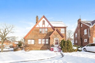 3549 Bainbridge Rd in Cleveland Heights, OH - Building Photo
