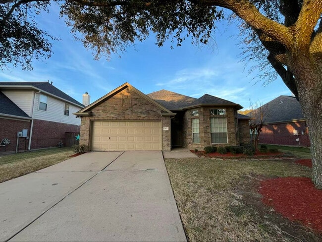 7411 Maple Run Dr in Sugar Land, TX - Building Photo - Building Photo