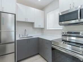 3030 NW 16th St in Miami, FL - Building Photo - Building Photo