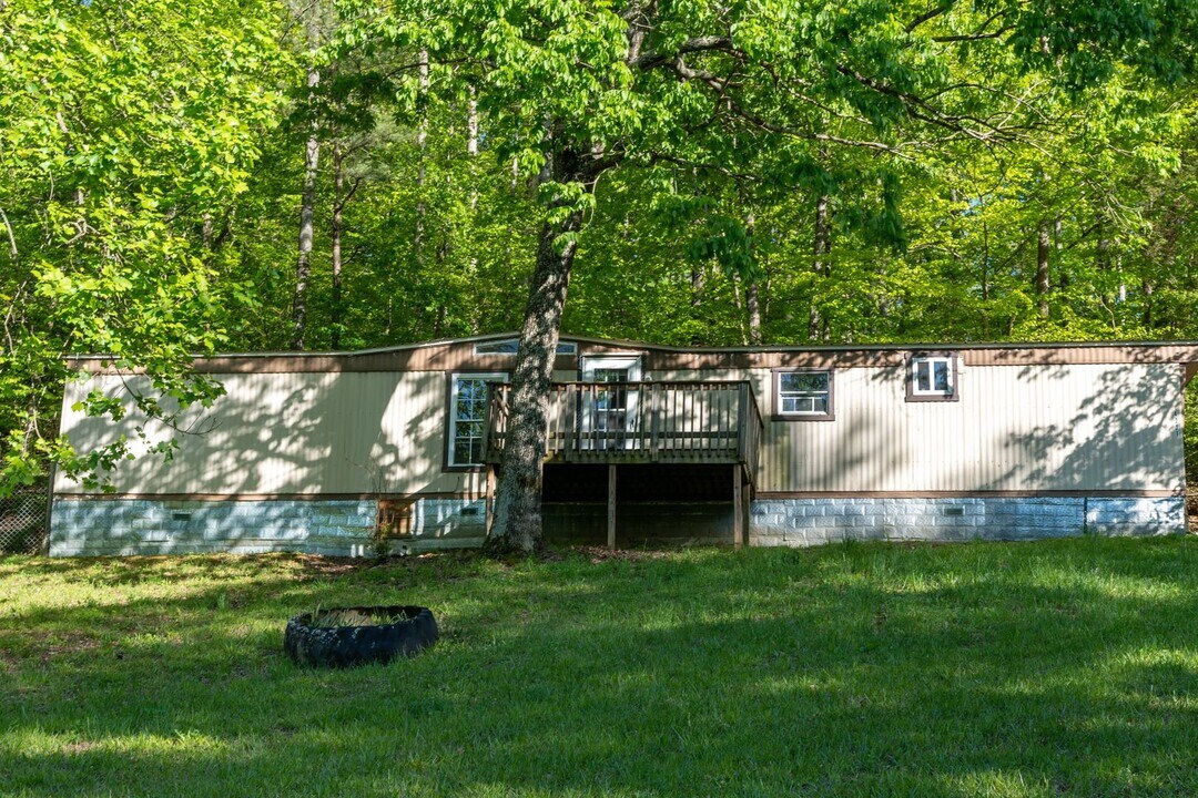4301 Budds Creek Rd in Cunningham, TN - Building Photo