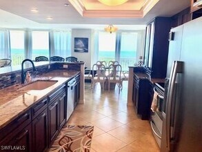 6585 Nicholas Blvd in Naples, FL - Building Photo - Building Photo