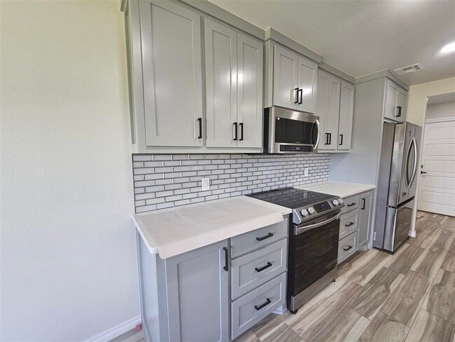 207 Meadowlark Ln in Geronimo, OK - Building Photo - Building Photo
