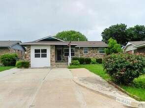 6411 NW Compass Dr in Lawton, OK - Building Photo - Building Photo