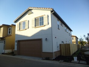 1945 Celebration Ave in Santa Maria, CA - Building Photo - Building Photo