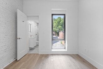 1592 Beacon St, Unit 101 in Brookline, MA - Foto de edificio - Building Photo