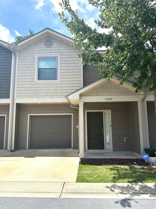 3505 Mossy Oak Villas Cir in Pensacola, FL - Foto de edificio