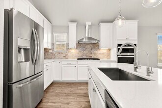2255 Oak Run Pky in New Braunfels, TX - Foto de edificio - Building Photo