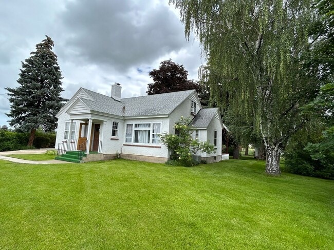 property at 1046 S 1st St