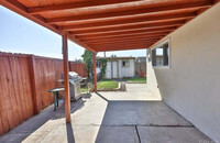 609 Carlsbad St in Spring Valley, CA - Foto de edificio - Building Photo