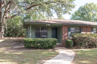 2417a Fred Smith Rd in Tallahassee, FL - Foto de edificio - Building Photo