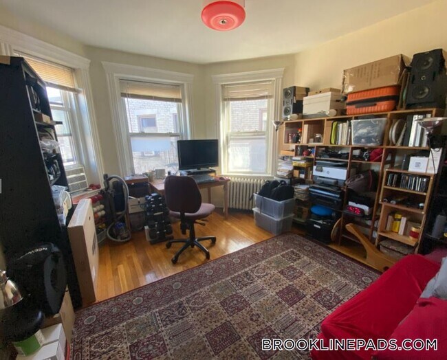 352 Riverway