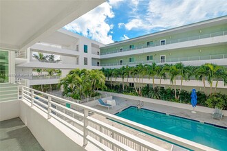 7800 Collins Ave, Unit # 303 in Miami, FL - Foto de edificio - Building Photo