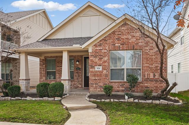 property at 924 Charleston Ln