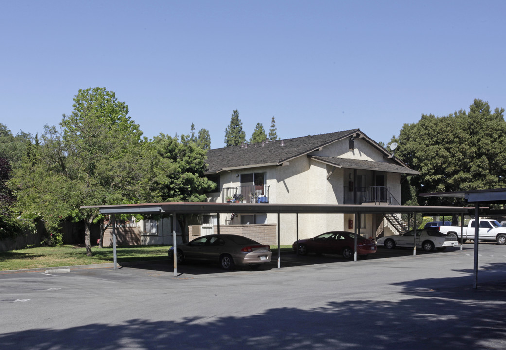 Parkside Manor in Gilroy, CA - Building Photo