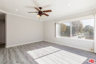 8525 Cadillac Ave in Los Angeles, CA - Building Photo