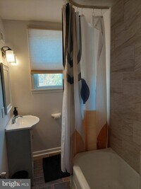 3219 E Monument St photo'