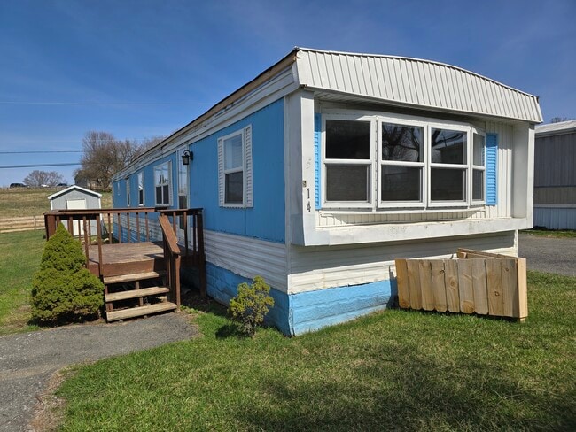 property at 144 Hillcrest Park Ln