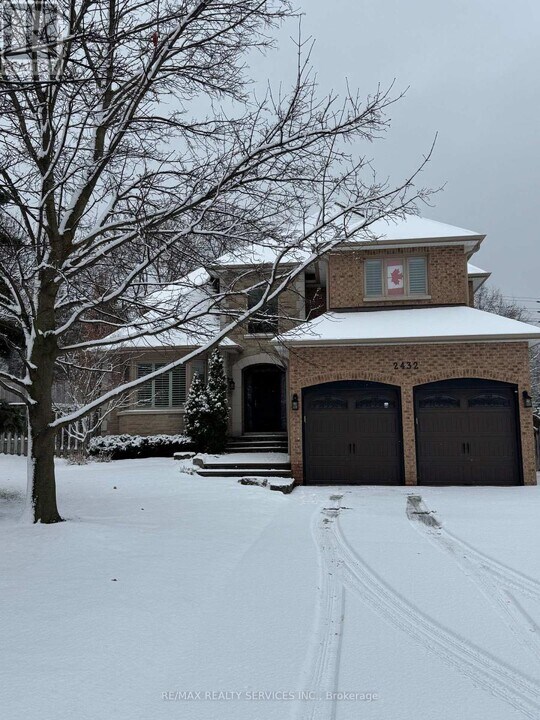 2432 Marisa Ct in Mississauga, ON - Building Photo