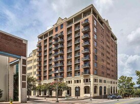 215 W College Ave in Tallahassee, FL - Building Photo