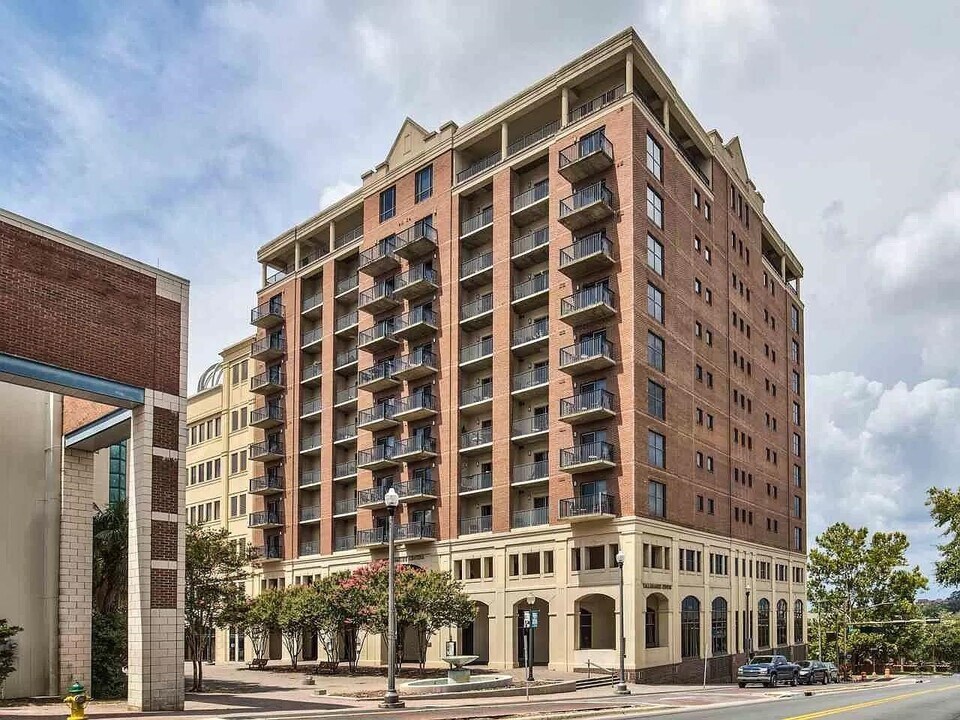 215 W College Ave in Tallahassee, FL - Building Photo