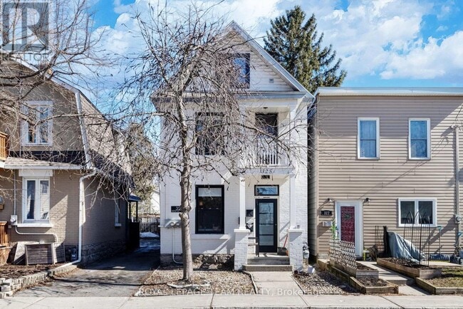 325 Hinchey Ave in Ottawa, ON - Building Photo - Building Photo