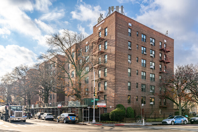 33-04 Junction Blvd in Jackson Heights, NY - Building Photo - Building Photo