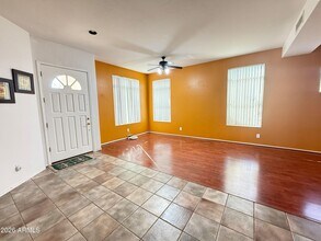 9786 S La Rosa Dr in Tempe, AZ - Foto de edificio - Building Photo