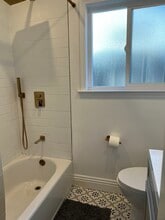 1454 N Clybourn Ave in Burbank, CA - Foto de edificio - Building Photo