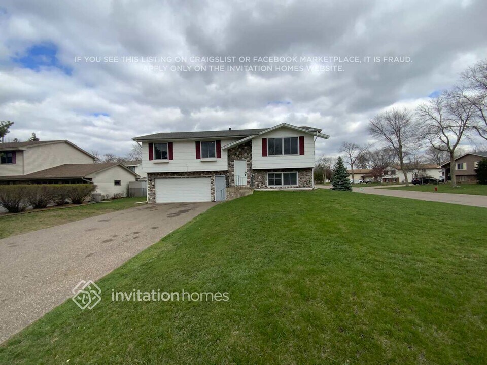 3216 80th Ave N in Minneapolis, MN - Building Photo