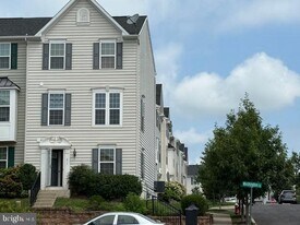 611 Washington Sq in Spring City, PA - Building Photo