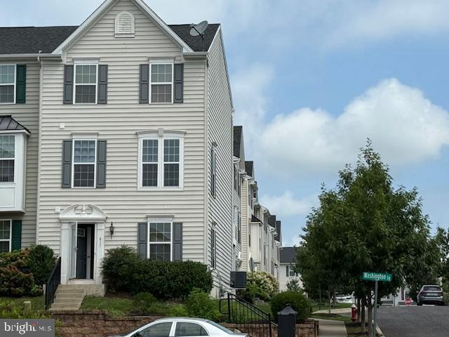 property at 611 Washington Sq