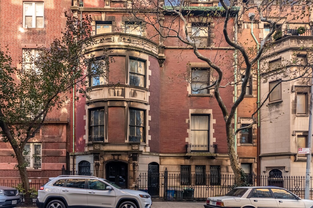 332 West 83rd Street in New York, NY - Building Photo