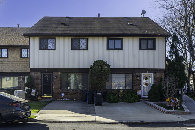 6 Hickory Cir in Staten Island, NY - Building Photo - Building Photo