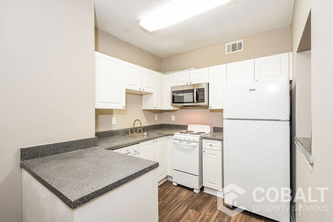 987 Collier Rd NW in Atlanta, GA - Building Photo - Building Photo