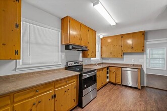 305 S Lancaster St in Granbury, TX - Building Photo - Building Photo