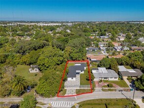 651 NE 172nd St in Miami, FL - Building Photo - Building Photo