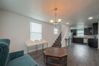 2100 W Main St in Baytown, TX - Building Photo - Building Photo