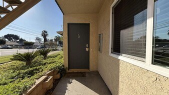 511 E Brockton Ave in Redlands, CA - Building Photo