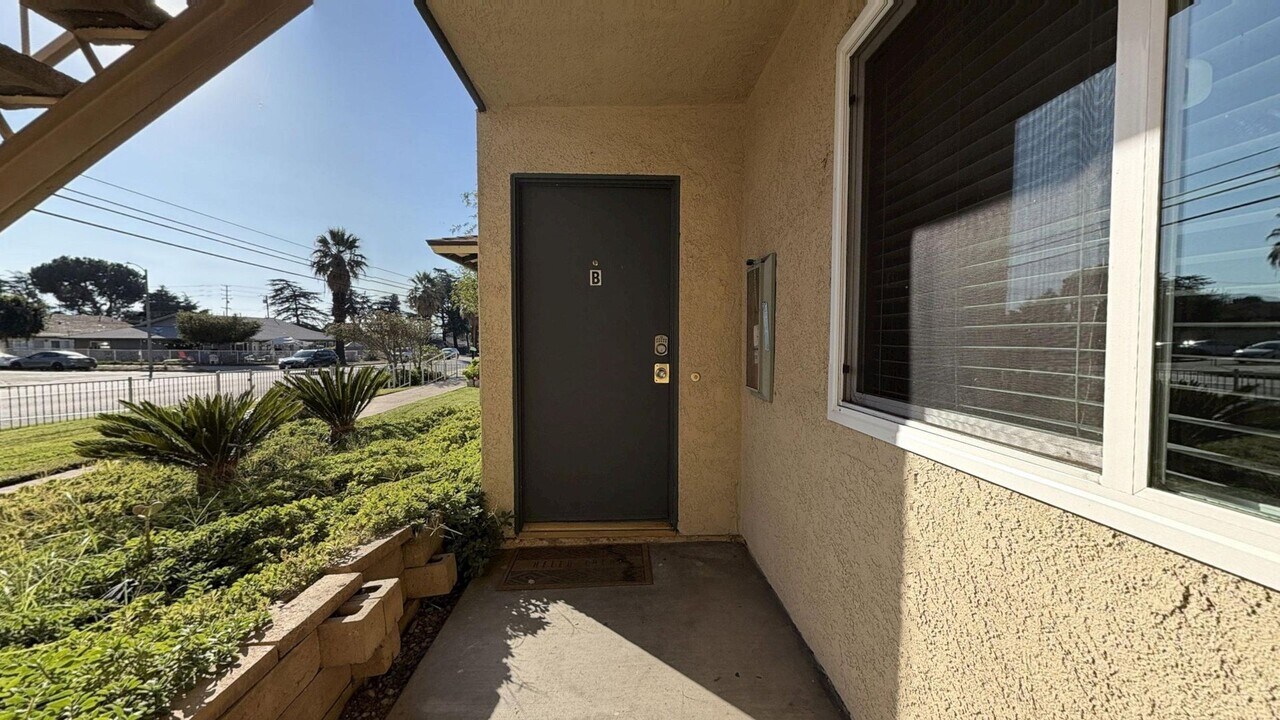 511 E Brockton Ave in Redlands, CA - Building Photo