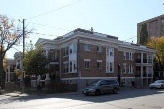 112-140 Cowan Ave in Toronto, ON - Building Photo - Building Photo
