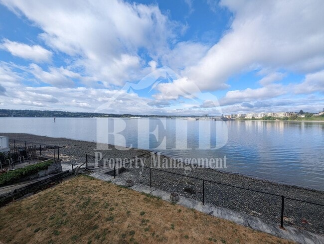 307 Shore Dr in Bremerton, WA - Building Photo - Building Photo