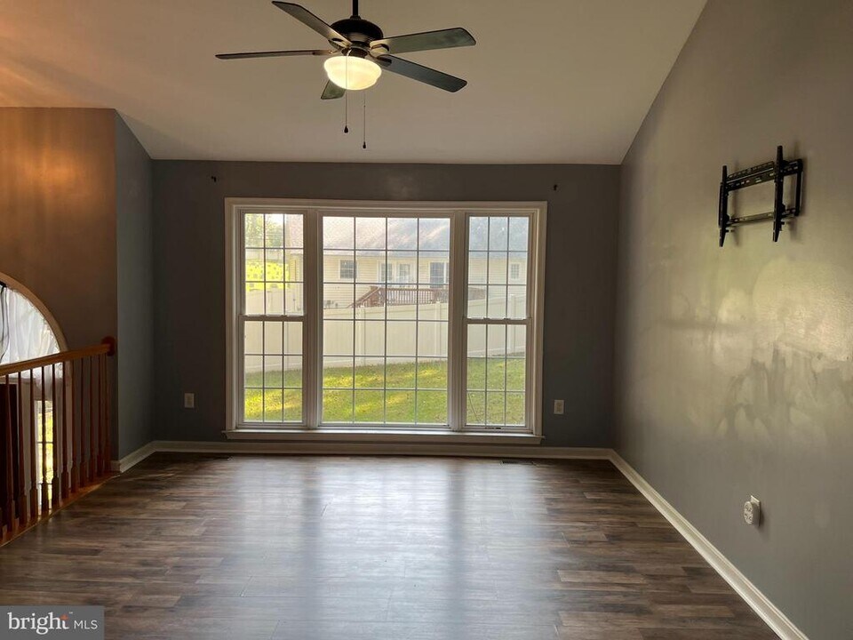403 St Marys Ave in La Plata, MD - Building Photo