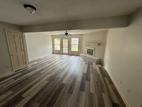 6374 Hunters Pl Dr in Memphis, TN - Building Photo - Building Photo