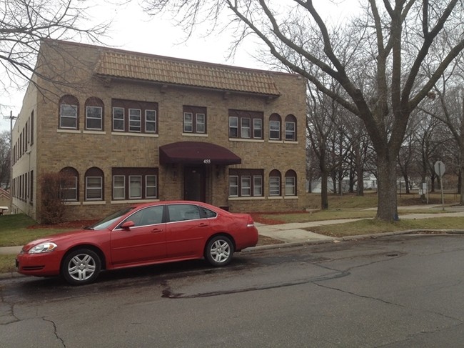 4518 W Burleigh St in Milwaukee, WI - Foto de edificio - Building Photo