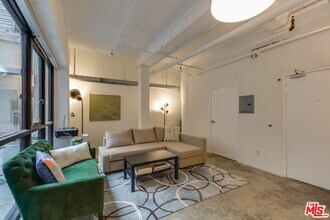 1100 S Grand Ave in Los Angeles, CA - Building Photo - Building Photo