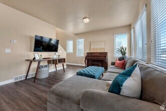 3234 W Desert Lily Dr in Lehi, UT - Building Photo - Building Photo