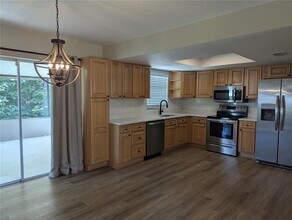 2536 Ridge Top Way in Valrico, FL - Building Photo - Building Photo