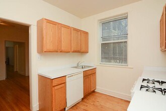 2443 W Sunnyside Ave in Chicago, IL - Building Photo - Building Photo