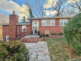 36 Center Dr in Greenwich, CT - Building Photo