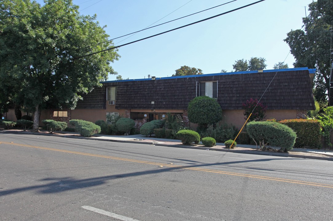 Madison Apartments in Stockton, CA - Building Photo